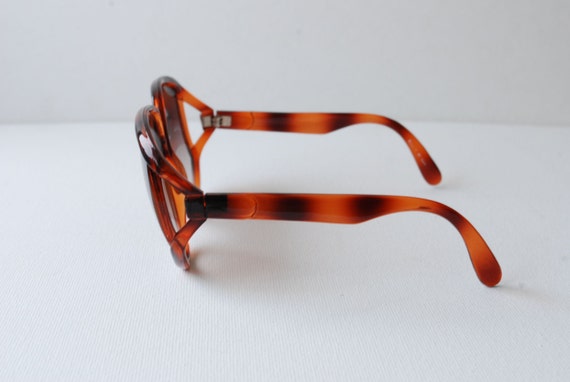 Big Retro Shades - Sun Glasses - Tortoise - image 3