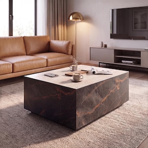 Mesa de centro em porcelanato com aparência de mármore preto texturizado e travertino – Design moderno em blocos