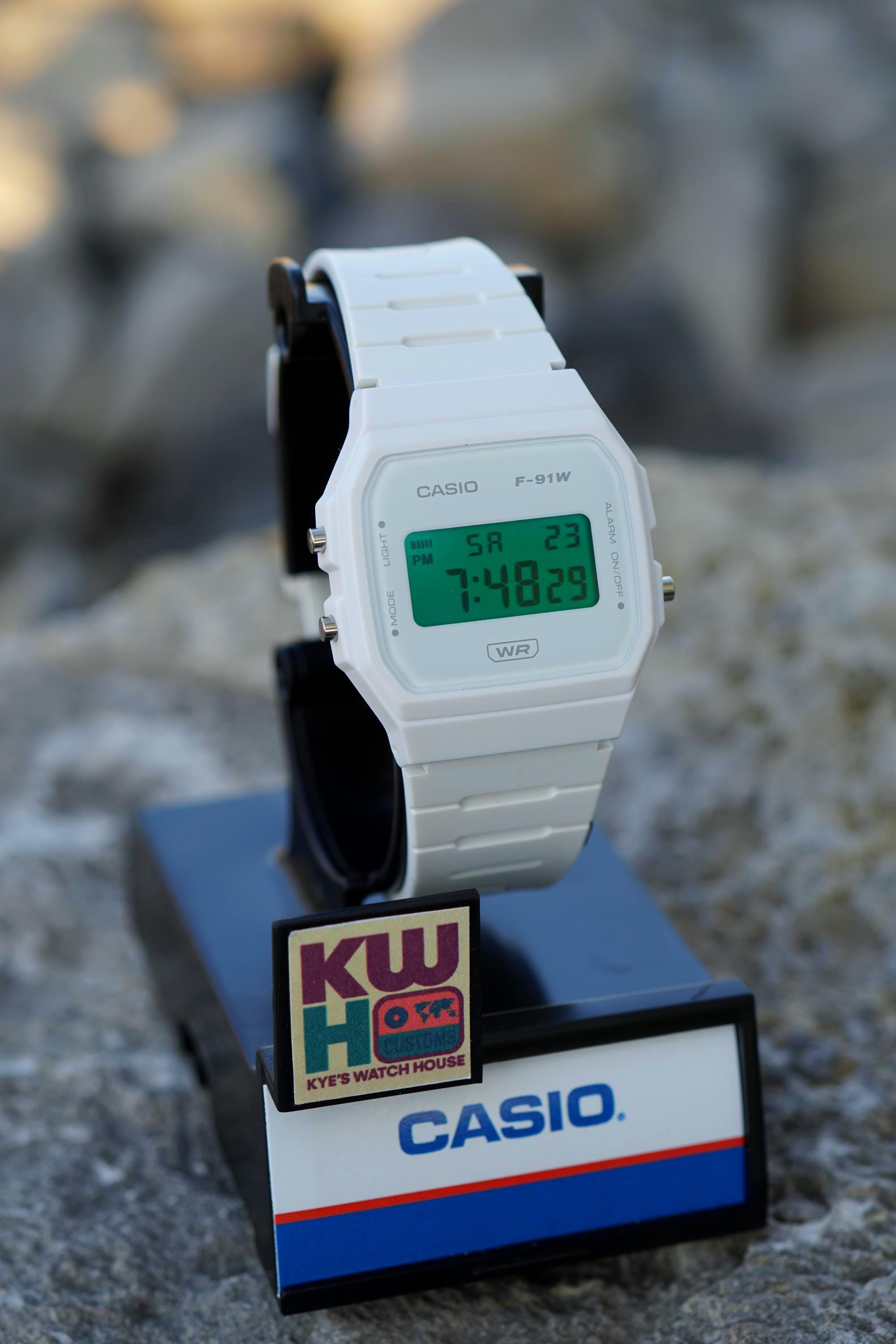 ホワイトレトロF91Wカシオウォッチ改造ハンドメイド、カスタムミニマ