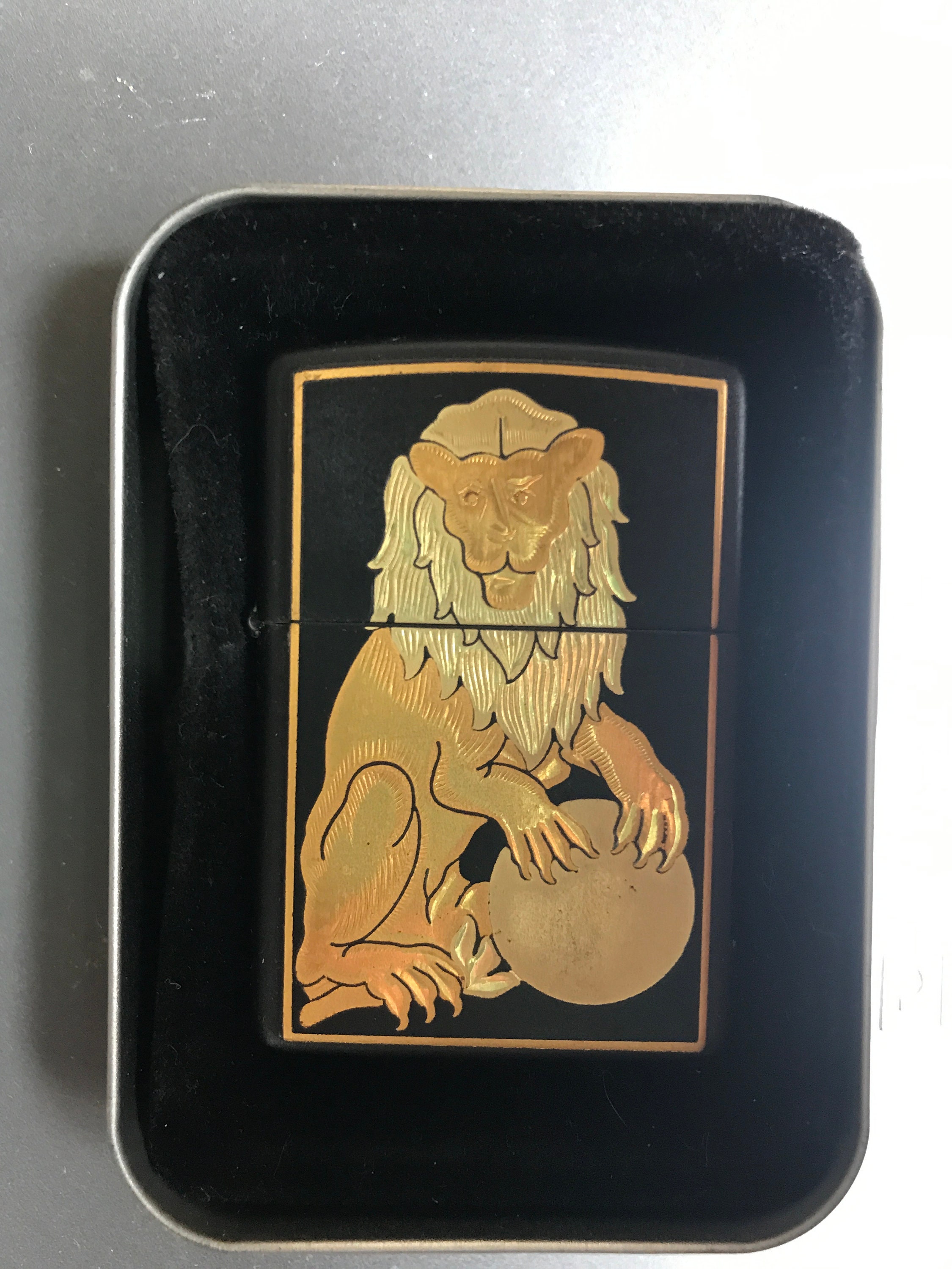 Vintage Toledo Gold Mystical Lion Zippo Lighter/metal Case