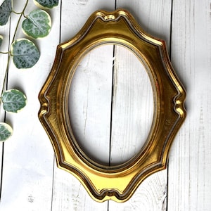 Vintage Gold Gilt Oval Frame Italy Composite Material Antique Distressed Finish