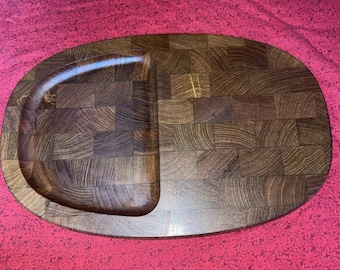 Dansk Teak zweifarbiges Schneidebrett mit tief geschnitztem Abschnitt 37 x 24 cm