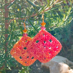 Boucles d&#39;oreilles boho jaunes carrées