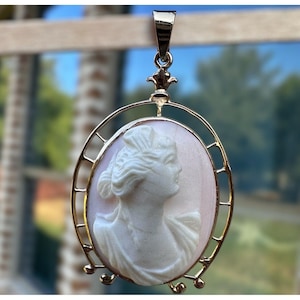 Antique Art Deco Pink Shell Cameo Pendant 1 5/16&quot; Stamped 18k Yellow Gold 4.2g