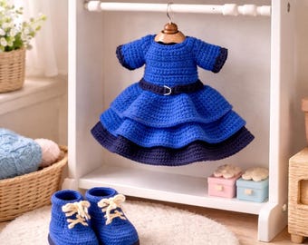Patrón de crochet para vestido y botas de muñeca con volantes azules (PDF)