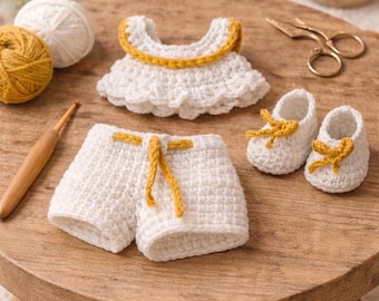 Patrón de crochet para ropa de muñeca amigurumi: top con volantes, pantalones cortos y botines (descarga en PDF)