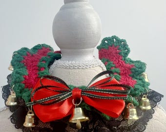 Handgefertigtes Festliches Spitzenhalsband mit Glöckchen und Spitzenborte