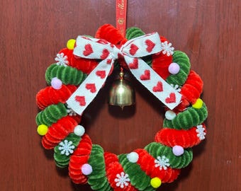 Handgefertigter Mini-Weihnachtskranz mit LED-Lichtern für die Wand