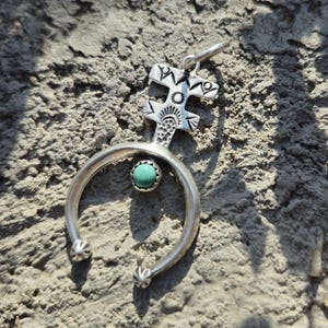 Collana con ciondolo in stile Navajo fatta a mano • Collana con perline in argento sterling • Gioielli Boho con pietra turchese • Pendente tribale del sud-ovest.
