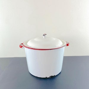 Olla grande vintage de esmalte con borde rojo y blanco, cacerola, olla para estofado y olla con tapa y (2) asas