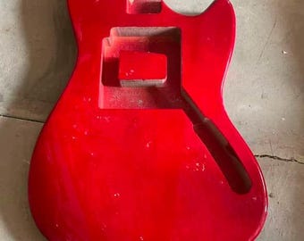 レッドムスタングスタイルのギターボディDIYプロジェクト