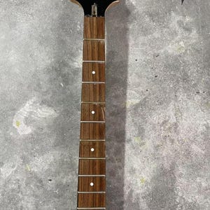 BC Rich 4 String Bass Maple Neck, Rosewood Fingerboard, 24 Frets Fretboard