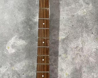 BC Rich 4弦ベース メイプルネック、ローズウッド指板、24フレット