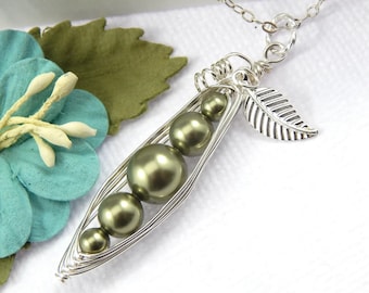 Five Peas In A Pod Necklace,Pea Pod Jewelry,Graduated Pea pod Necklace,Green Peas In A Pod,Mothers Necklace,Grandmother Gift,Sisters Gift