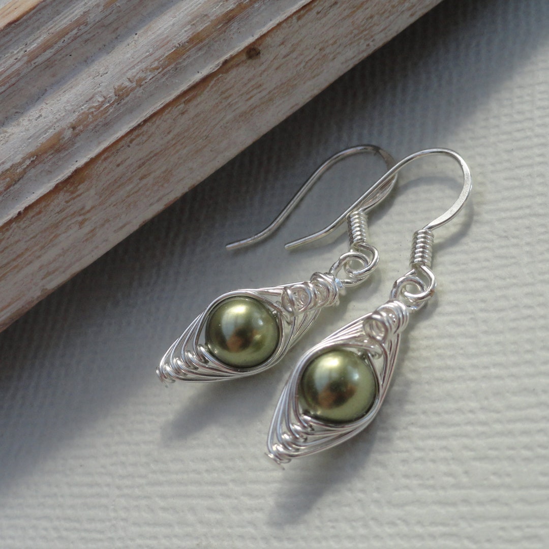 Gold Pea in a Pod Earrings main image 0