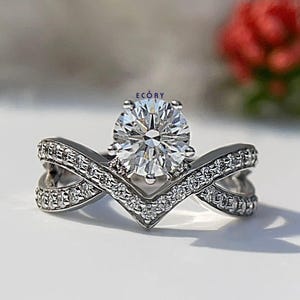 Elegant 1.10 CT round lab grown diamond engagement ring paired with a 14K gold criss cross wedding band. Featuring dazzling D-E color and VVS-VS clarity, this handcrafted sustainable ring is perfect for proposals, anniversaries, weddings, or heirloom gifts. Ethically made fine jewelry that blends modern style with timeless beauty. Ideal for eco-conscious brides seeking conflict-free diamond rings.