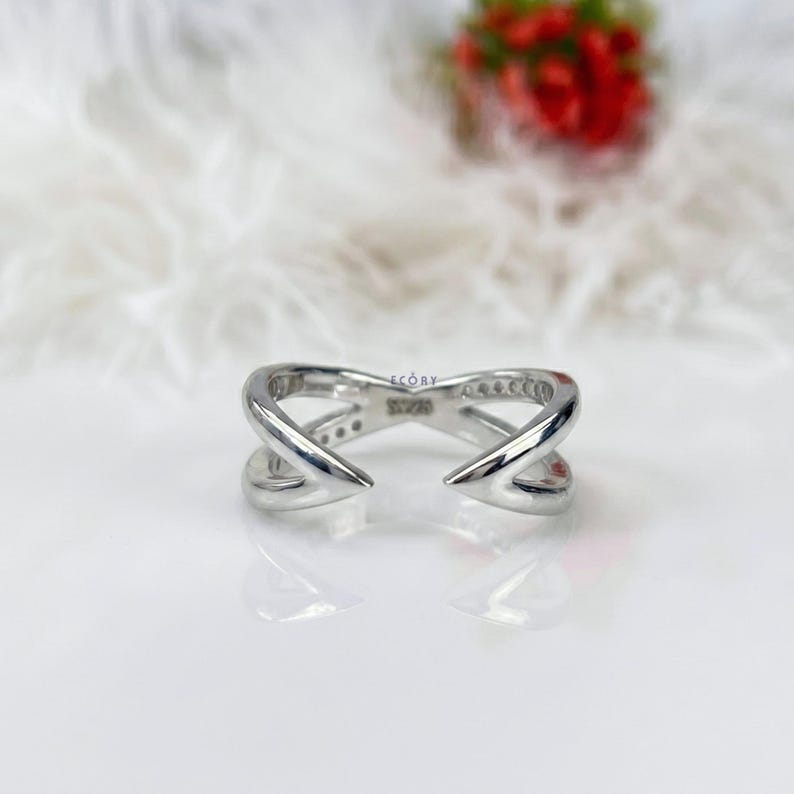 Add a touch of modern elegance with this criss cross adjustable ring, featuring pave lab grown diamonds set in a stunning X crossover design. Crafted in luxurious 14K white gold, this open statement band offers a perfect blend of sparkle and sophistication. Lightweight and comfortable, it’s ideal for everyday wear or special occasions. A unique and timeless piece, perfect as an anniversary gift, stacking ring, or standout addition to any fine jewelry collection.