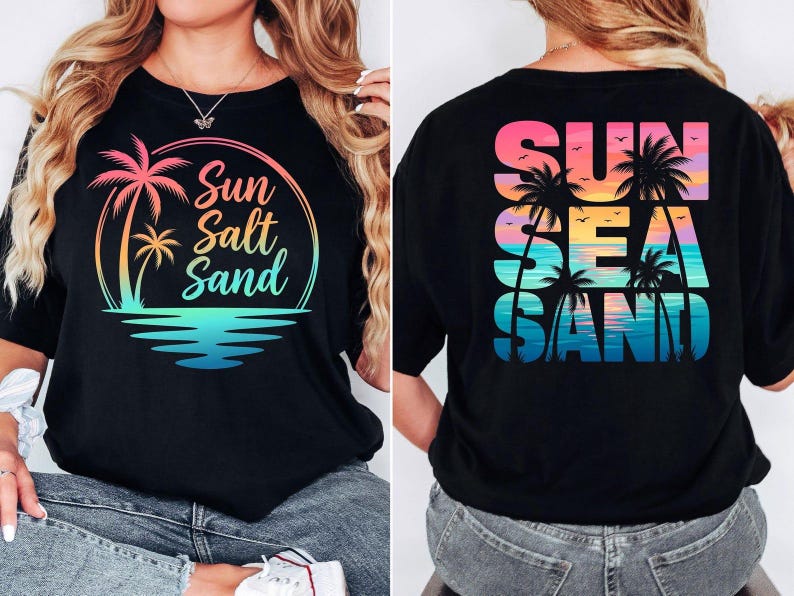 Puede incluir: Camiseta negra con un dise&ntilde;o gr&aacute;fico colorido. La parte delantera presenta una palmera y las palabras "Sun Salt Sand" en un dise&ntilde;o circular. La parte posterior de la camiseta muestra "Sun Sea Sand" con palmeras y p&aacute;jaros.
