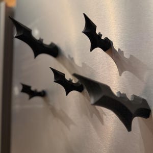 Bat Magnet | 3D Printed Bat boomerang Fridge Art | Geeky Comic Book Home Décor | Gift for Superhero Fans & Collectors | Halloween Fridge