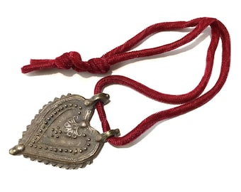 Indian Araimudi Araimuti Amulet HEART RED FELT Tamil Modesty Bronze? Belt