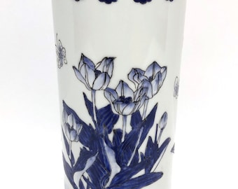 Asian Chinese Blue and White Landscape Pattern Porcelain Hat-Stand Vase SIGNED
