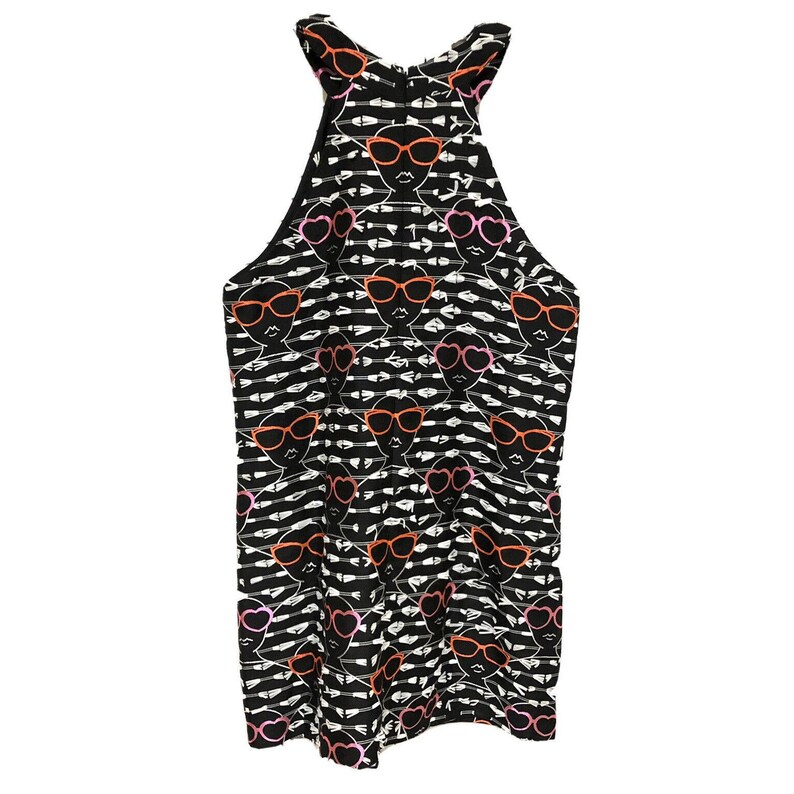 Puede incluir: Vestido negro sin mangas con un patr&oacute;n blanco y negro de caras que llevan gafas de sol y corazones. Las gafas de sol son naranjas y los corazones son rosas.