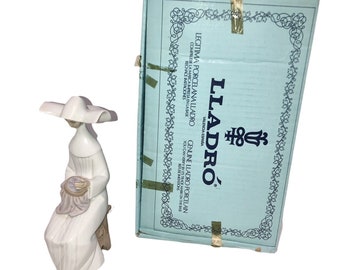 Lladro Time To Sew Nun White #5501 RETIRED Porcelain Figure With Original Box