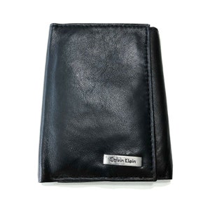 Cartera de cuero plegable de Calvin Klein para hombre con portadocumentos y portafotos en color negro