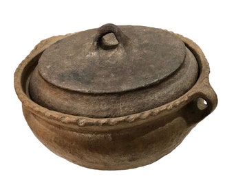 Taos Pueblo Micaceous Clay Pottery Bean Pot W/Lid UnSigned Very Old
