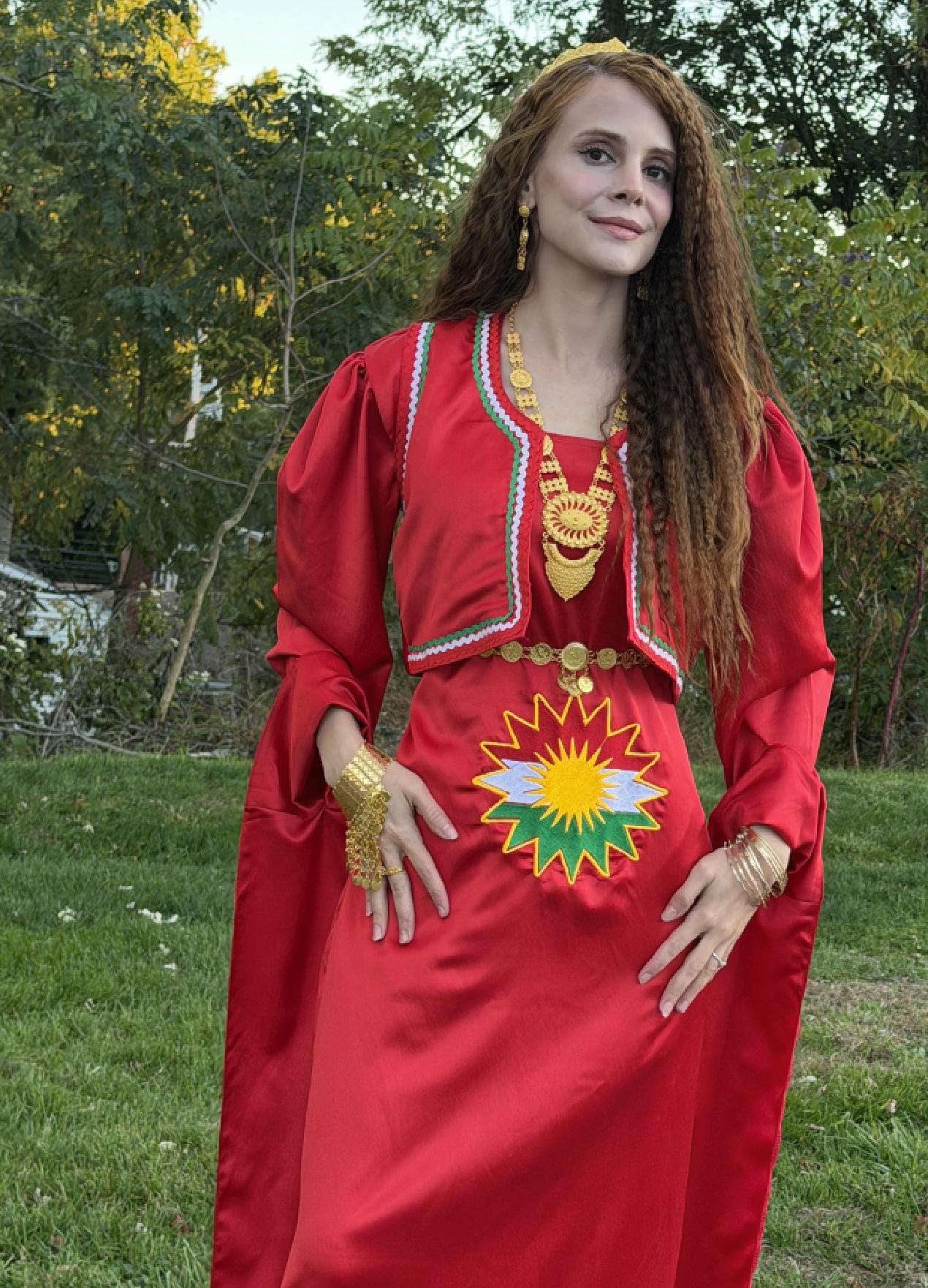 Vestido tradicional kurdo. Magnífico vestido rojo para mujer. Vestido tradicional de mujer. Vestidos de mujer hechos a medida. Vestidos Kiras Fistan.
