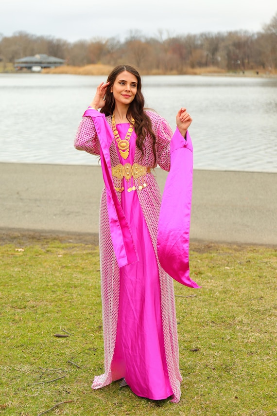 pink dress with gold jewelry What Jewelry To Wear With a Fuchsia Dress