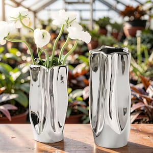 Vas i galvaniserad silverkeramik – Oregelbunden modern konstblomsterdekor