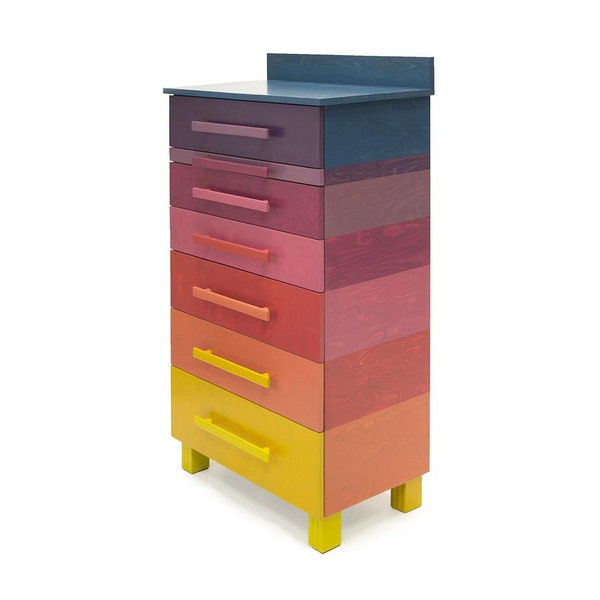 Dresser with nine colours