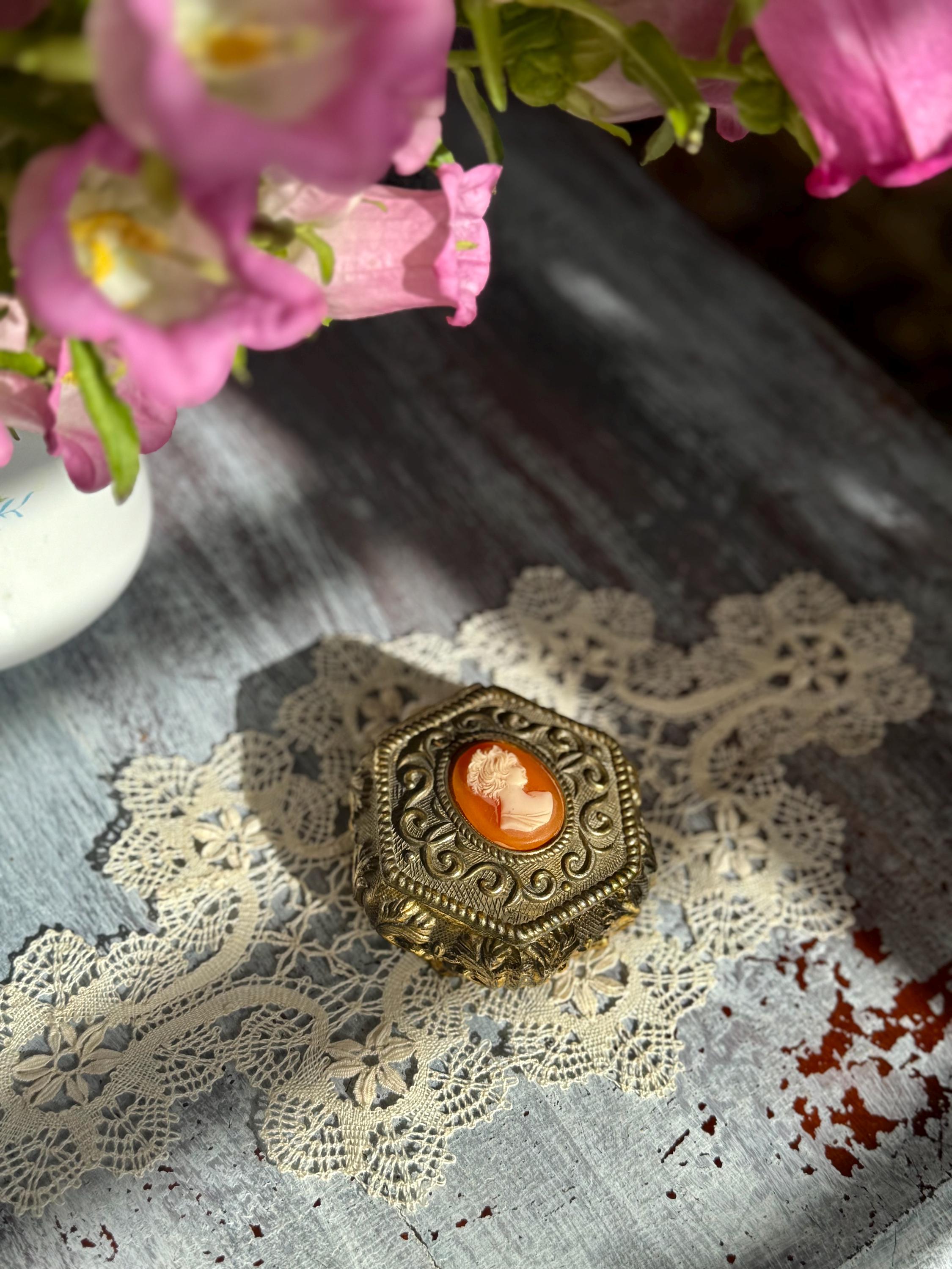 ビンテージ キューピー 箱入り CAMEO Vintage Japanese Cameo Trinket Box - Etsy