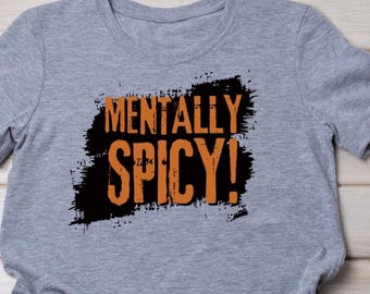 Mentalmente picante, sarcástico, PNG, digital, sarcástico, divertido, salud mental, retro, sarcasmo, descarado, divertido, mamá, png, meme moderno, cita, camiseta