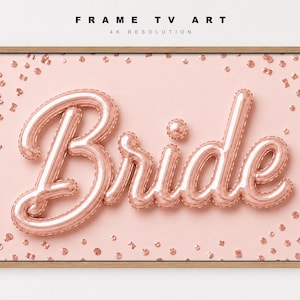 Peut inclure: Une œuvre d'art numérique pour cadre de télévision affichant le mot Bride en lettres ballons or rose. Le fond est rose pastel doux avec des confettis or rose éparpillés. L'ensemble est encadré par une bordure en bois clair.