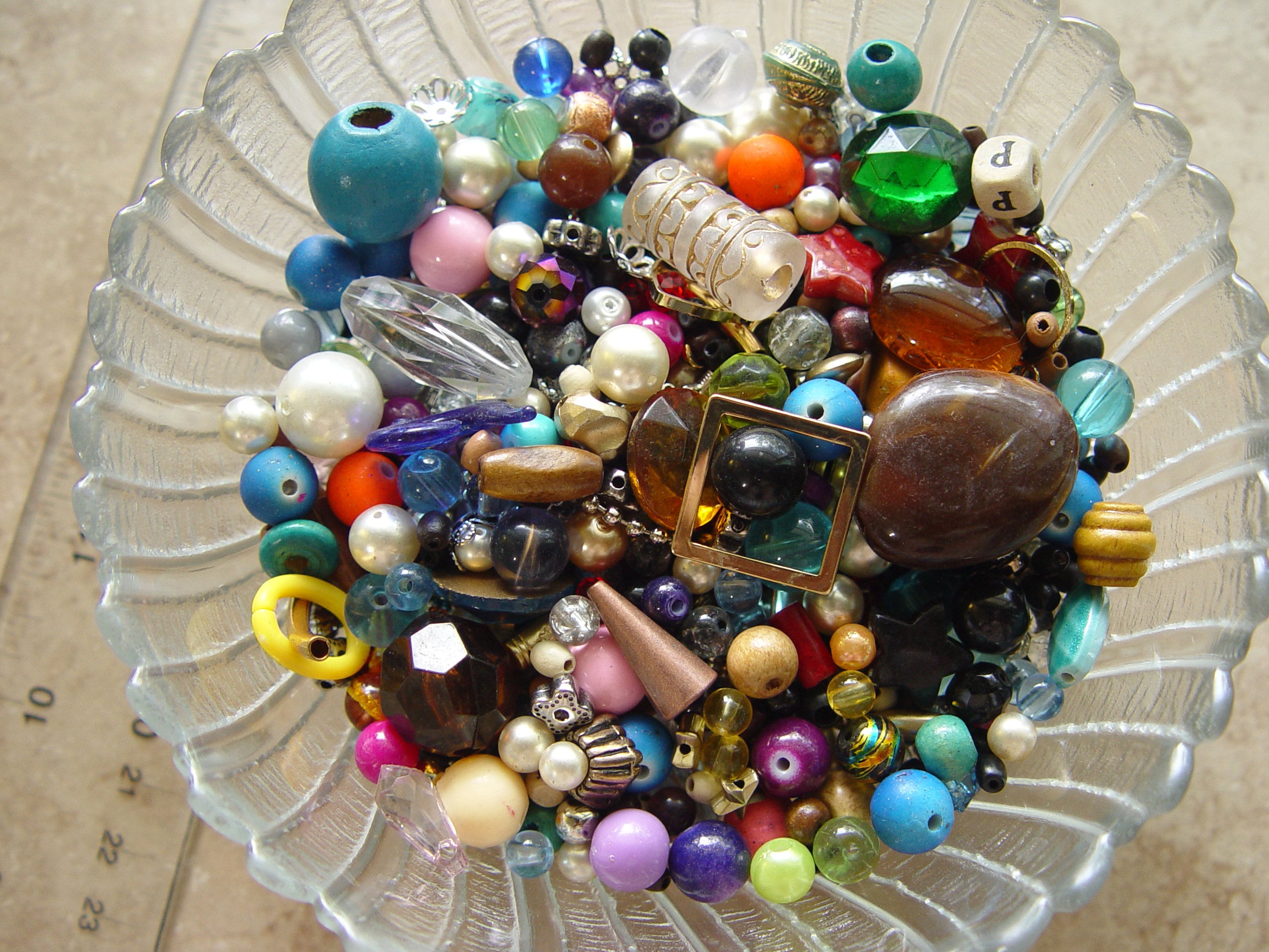 Lot of Hundreds of Beads Over 1lb Various Sizes Types Jewelry Charms Arts  Crafts