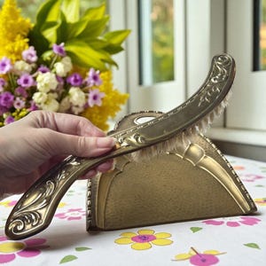 Vintage Art Nouveau Brass Dustpan & Brush Set – Early 1900s Crumb Tray, Vintage Table Cleaning Tool, Kitchen Decor Gift