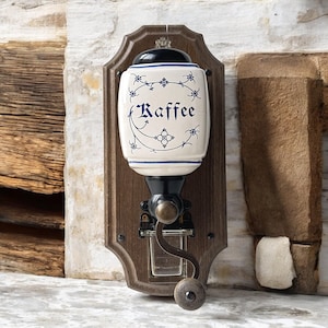 Vintage Zassenhaus Coffee Grinder: Wall-Mounted Oak & Ceramic Mill