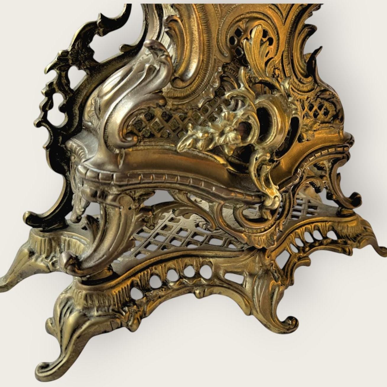 Vintage Louis XV Gilt Bronze Mantel Clock: Rococo Style, Quartz