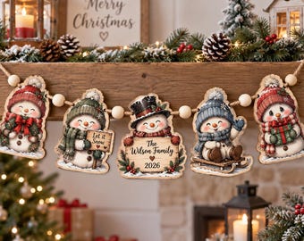 Guirnalda navideña familiar de muñecos de nieve personalizada, adorno de madera personalizado de doble cara, decoración navideña con nombre de familia, recuerdo navideño de muñeco de nieve