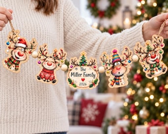 Guirnalda navideña personalizada de renos para la familia, adorno de madera personalizado de doble cara, decoración navideña con el nombre de la familia, regalo navideño de renos.