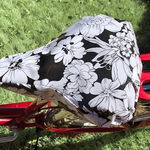 Bicycle Seat Cover- Waterproof oilcloth-Black and White Hibiscus Hawaiian Saddle Cover- for Cruiser Bikes