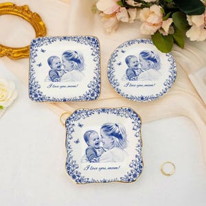 Bandeja de cerámica Blue Willow personalizada con foto: Plato para joyas personalizado con la foto de mamá