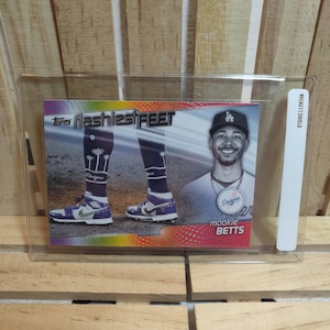 Mookie Betts 2022 Topps Série 1 Carte de baseball Flashiest Feet Sub Set Star Player Los Angeles Dodgers