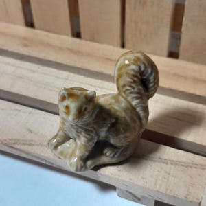 Wade England Squirrel Red Rose Tea Figurine Collectible Animal