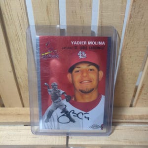 Tarjeta de béisbol Yadier Molina 2023 Topps Chrome Platinum Anniversary, jugador estrella de los St Louis Cardinals
