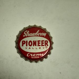 Pioneer Valley Strawberry Cream Soda Vintage Cork Lined Bottle Cap NOS unused Northampton Massachusetts