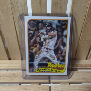 Fernando Tatis Jr 2024 Topps Serie 1 1989 Diseño Paralelo 35 aniversario Sub Set Tarjeta de béisbol San Diego Padres Jugador estrella