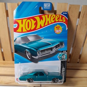 Buick Riviera &#39;66 Hot Wheels Car Toy Sealed Package
